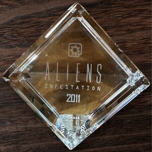 Rare Gearbox Software Aliens: Infestation 2011 Crystal Award Paperweight